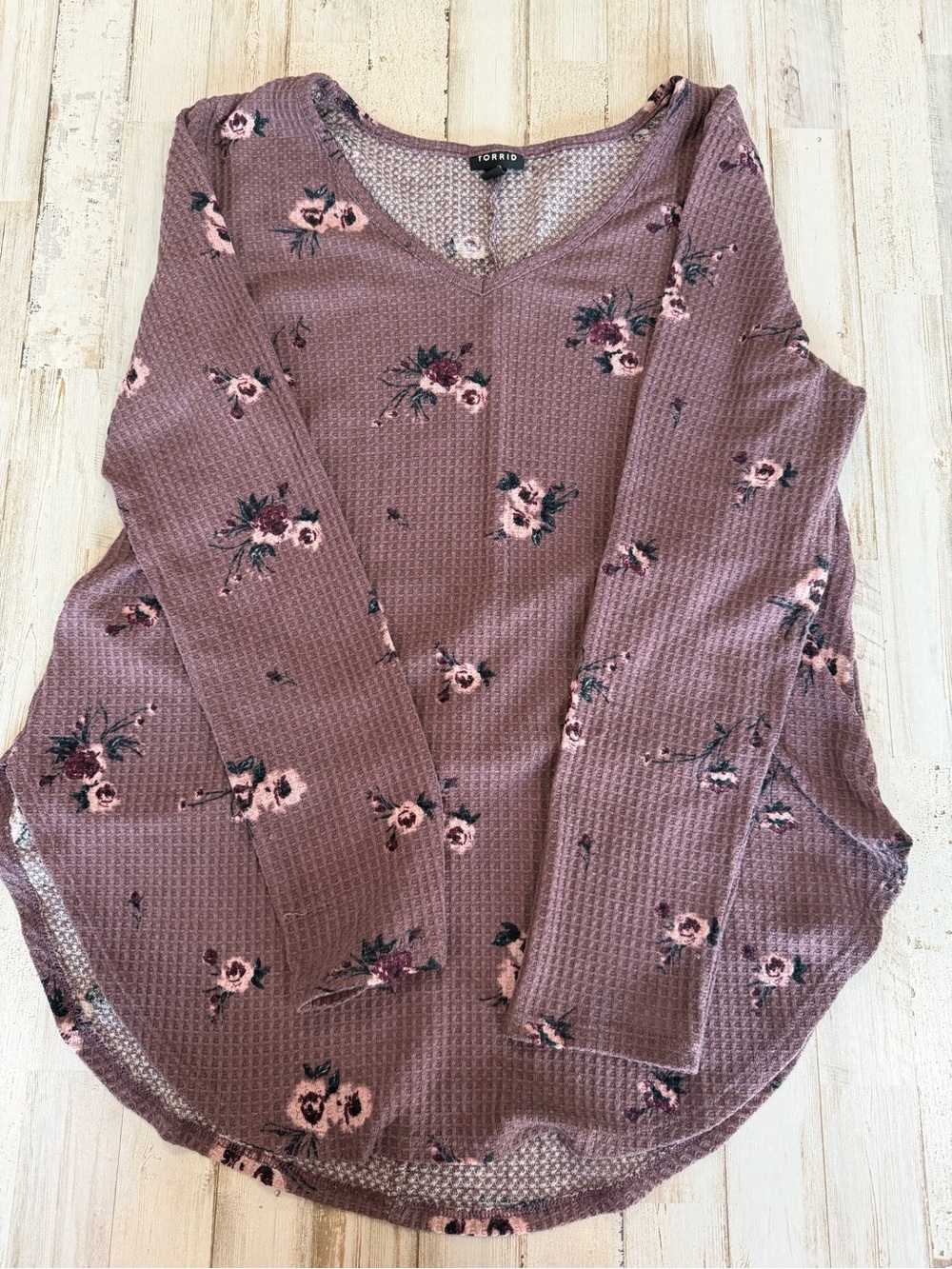 Torrid Women’s large Floral Waffle Knit Long Sleeve V-Neck Top Mauve Purple